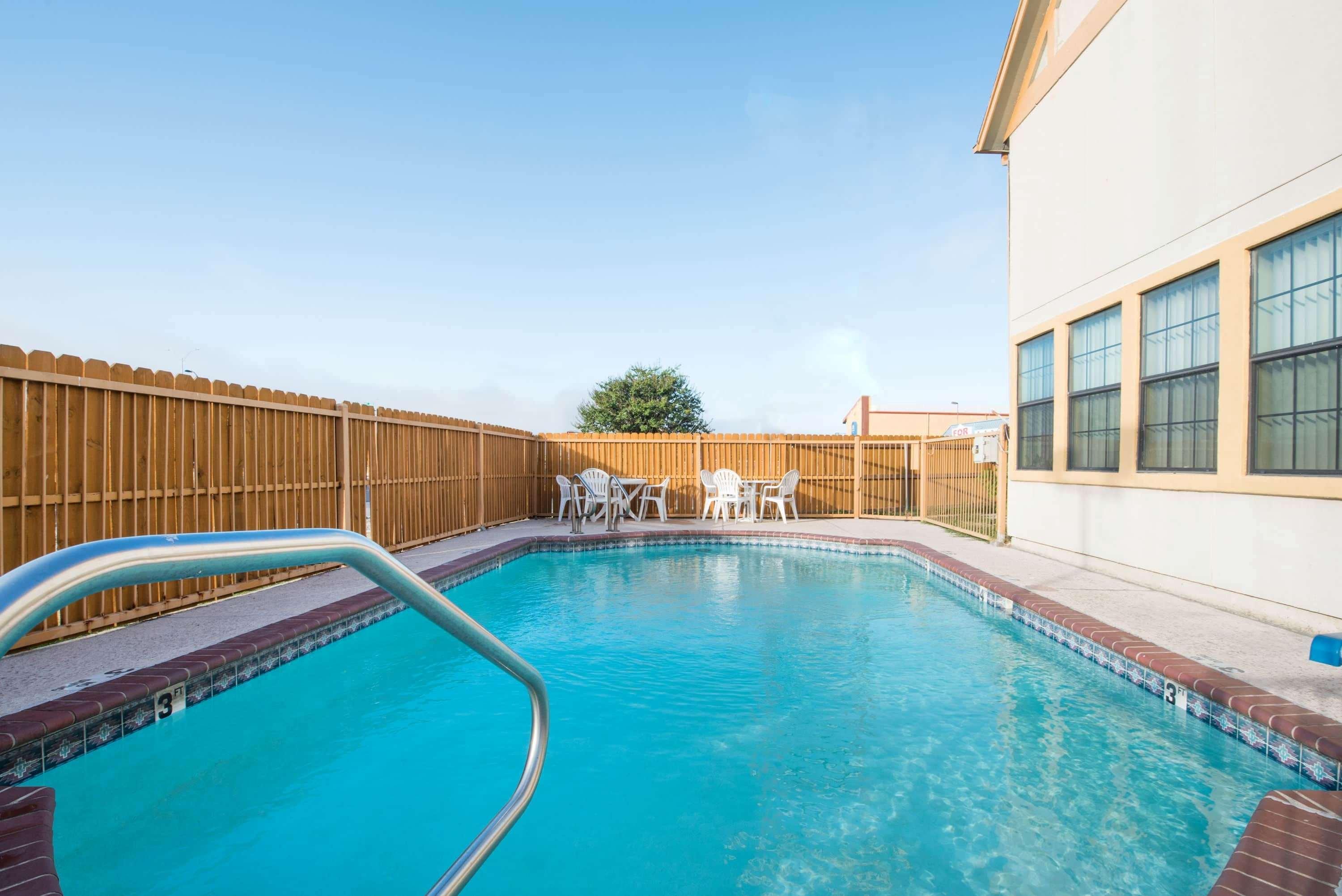 Howard Johnson By Wyndham San Marcos Exterior foto