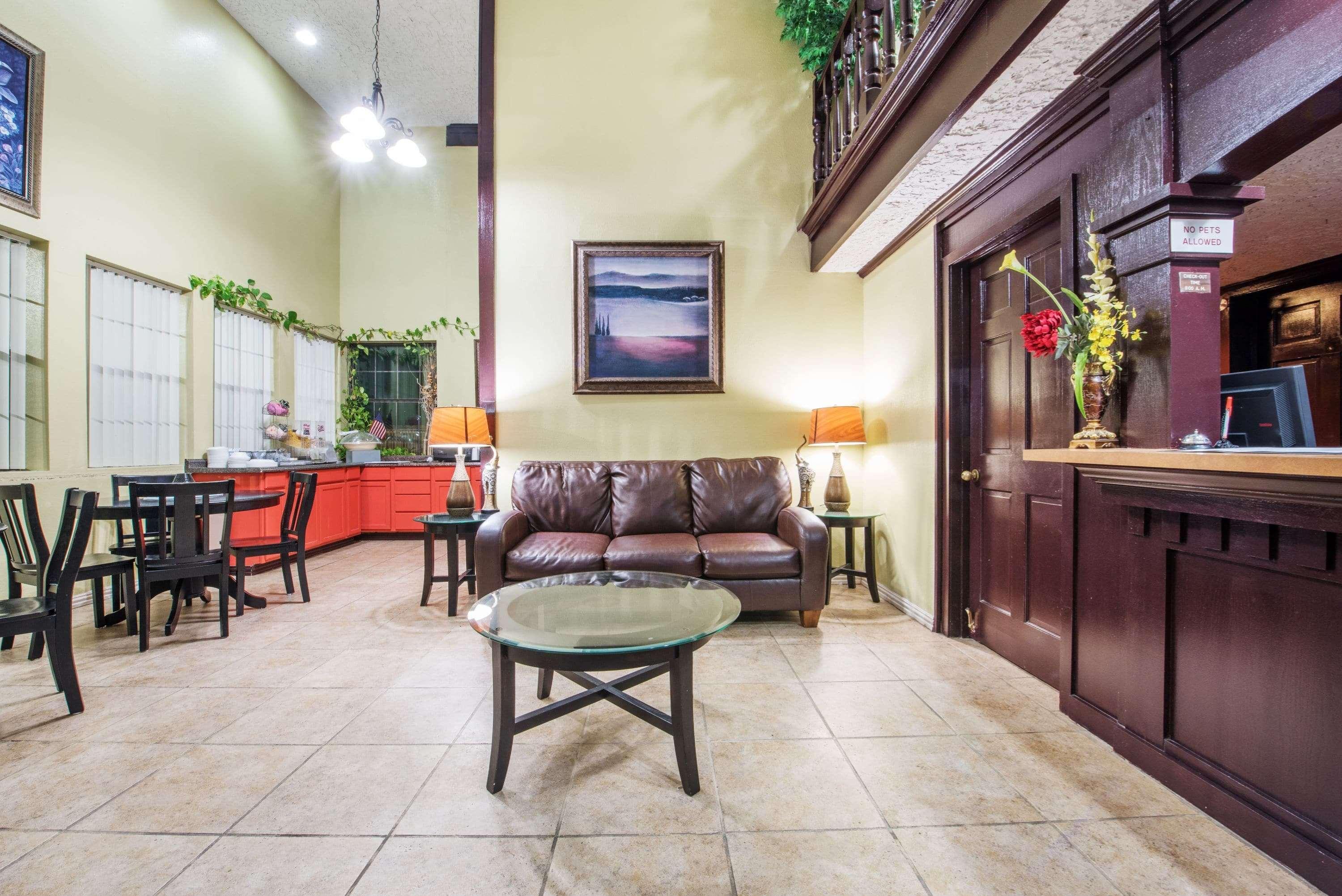 Howard Johnson By Wyndham San Marcos Exterior foto