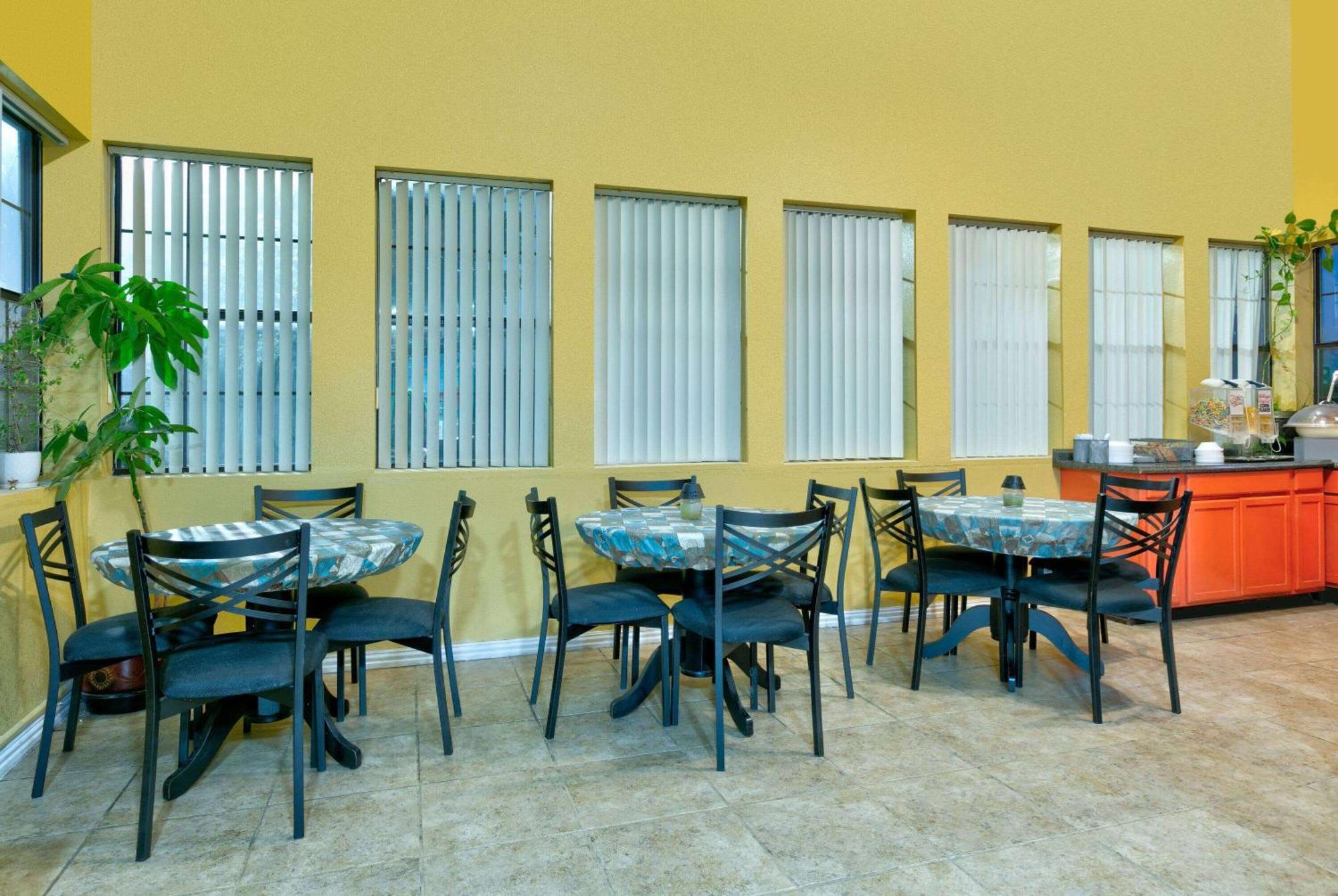 Howard Johnson By Wyndham San Marcos Exterior foto