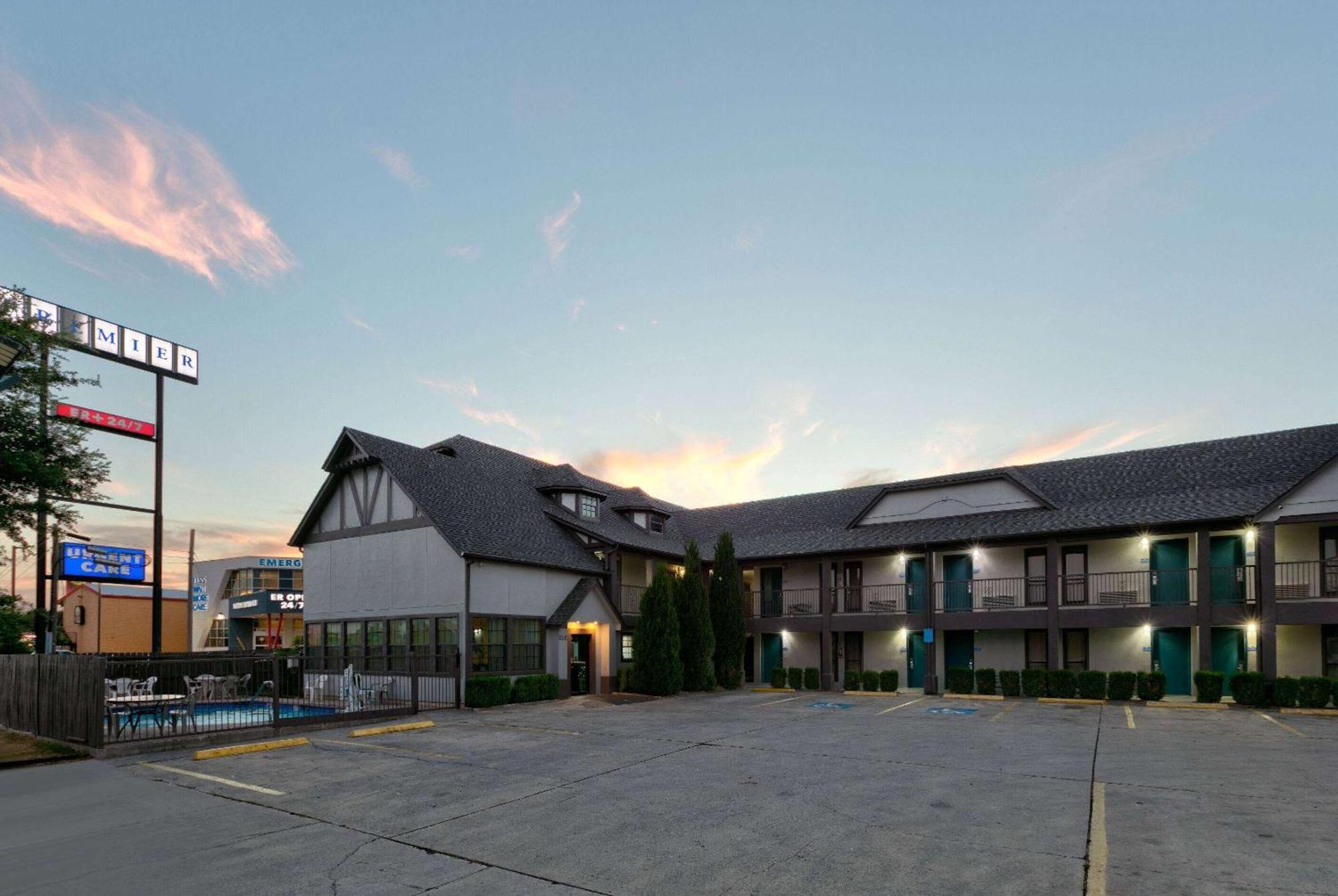 Howard Johnson By Wyndham San Marcos Exterior foto