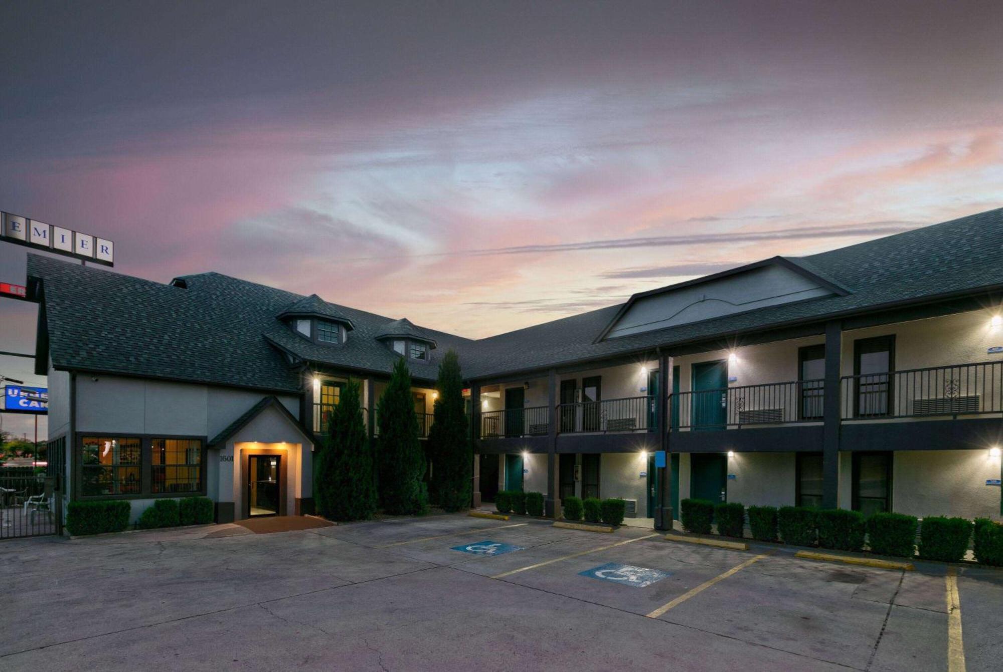 Howard Johnson By Wyndham San Marcos Exterior foto
